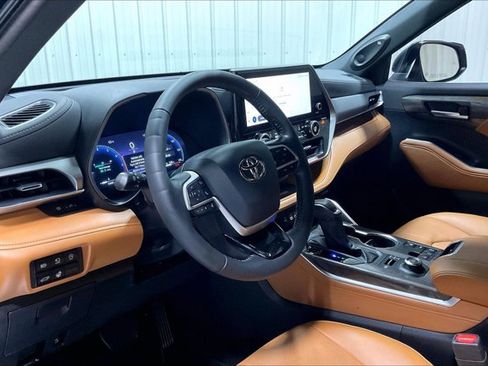 Used 2024 Toyota Highlander Platinum AWD/4WD image 14