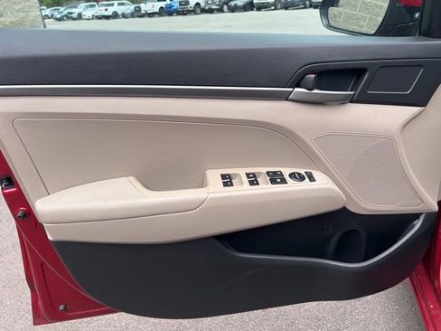 Used 2017 Hyundai Elantra SE FWD image 18