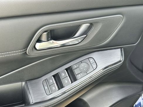 Certified 2025 Nissan Rogue SL AWD/4WD image 16