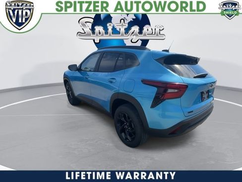 New 2026 Chevrolet Trax LT w/ Midnight Edition FWD image 6