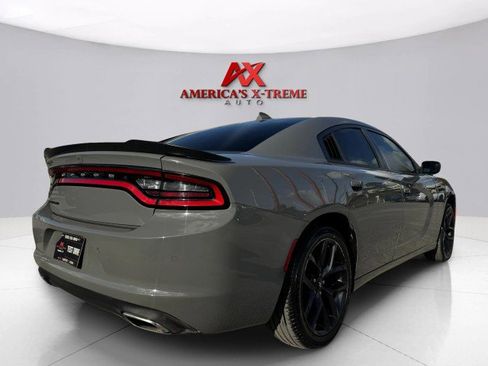 Used 2019 Dodge Charger SXT w/ Plus Group image 5