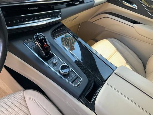 Used 2023 Cadillac Escalade Premium Luxury RWD image 16