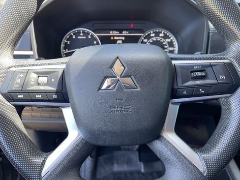 Used 2022 Mitsubishi Outlander ES FWD image 17