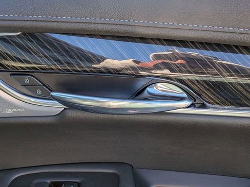 Used 2020 Cadillac XT6 Premium Luxury image 37