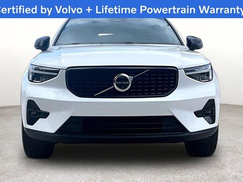 Used 2025 Volvo XC40 B5 Plus AWD/4WD image 6