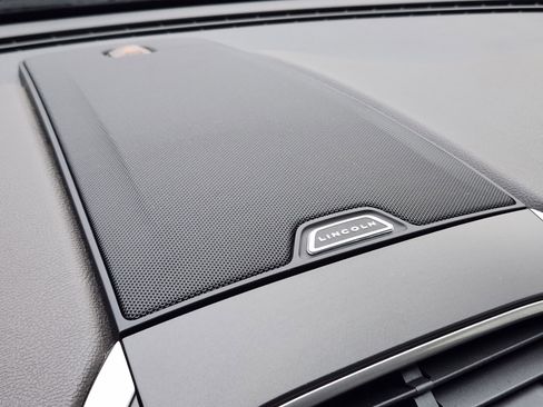 Used 2017 Lincoln MKX Reserve image 22