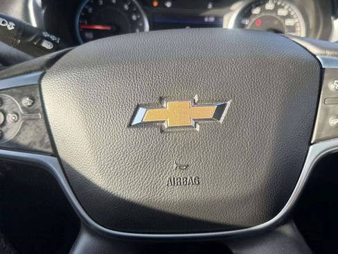 Used 2022 Chevrolet Traverse LT FWD image 27