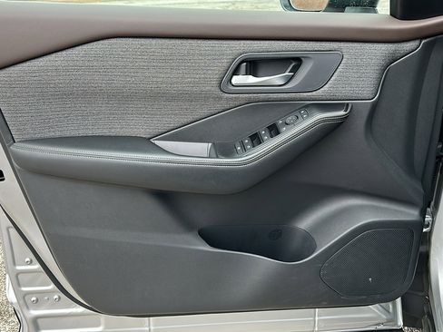 Certified 2022 Nissan Rogue SV image 12