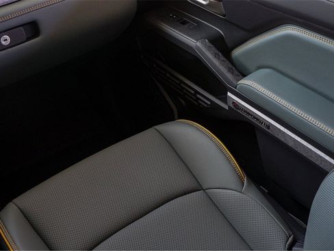 Used 2025 Toyota Tacoma TRD Sport image 30