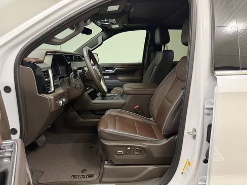 Used 2025 GMC Sierra 1500 Denali w/ Denali Reserve Package AWD/4WD image 5