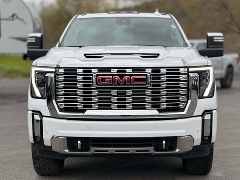 Used 2025 GMC Sierra 3500 Denali AWD/4WD image 2