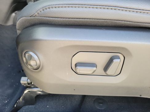 New 2025 Jeep Gladiator High Tide image 11