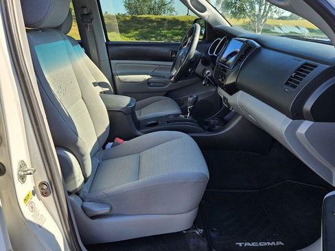 Used 2015 Toyota Tacoma PreRunner image 15