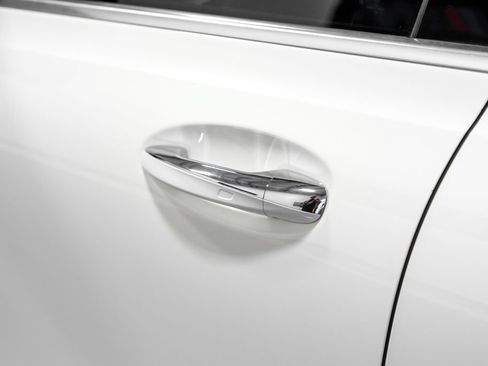 Used 2021 Mercedes-Benz GLB 250 w/ Premium Package image 45