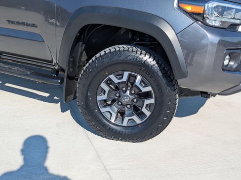 Certified 2022 Toyota Tacoma TRD Off-Road image 10