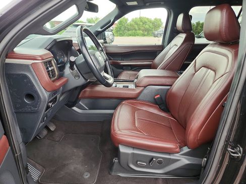 Used 2023 Ford Expedition Limited image 12