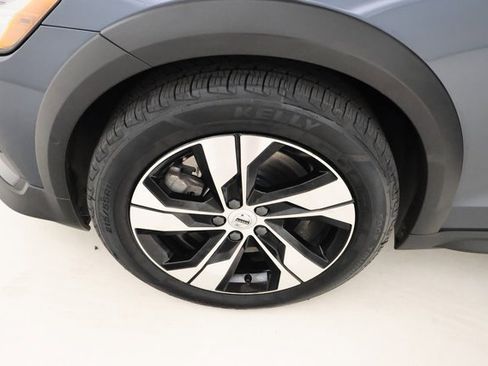 Used 2023 Volvo V60 B5 Cross Country Plus image 7