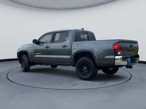Used 2019 Toyota Tacoma SR5 RWD image 2