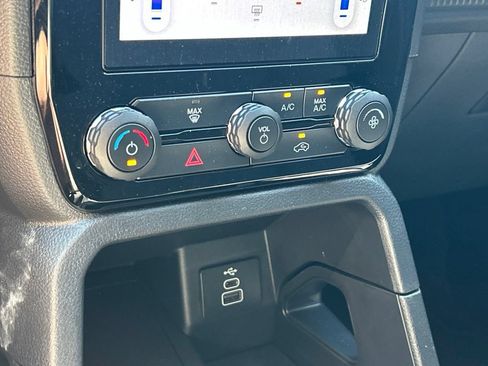 Used 2025 Ford Ranger XLT w/ Trailer Tow Package RWD image 32