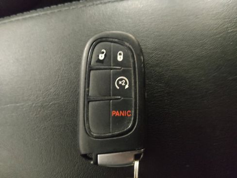 Used 2019 Jeep Cherokee Latitude Plus w/ Cold Weather Group AWD/4WD image 32