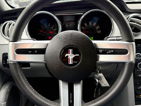 Used 2009 Ford Mustang Premium RWD image 10