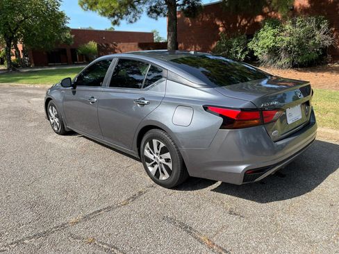 Used 2020 Nissan Altima 2.5 S w/ Driver Assist Package FWD image 3