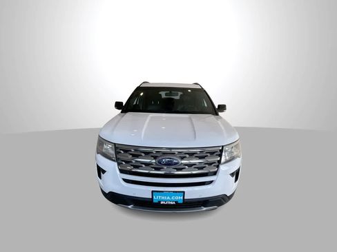 Used 2018 Ford Explorer XLT w/ Equipment Group 202A AWD/4WD image 3