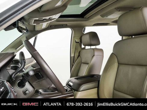 Used 2016 Chevrolet Suburban LT RWD image 5