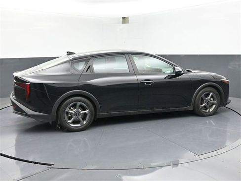 Used 2025 Kia K4 LXS image 3