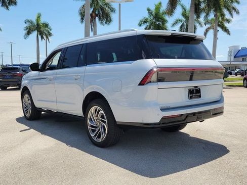 Certified 2025 Lincoln Navigator L Reserve AWD/4WD image 4