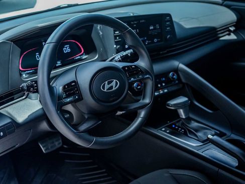 Used 2025 Hyundai Elantra Sport FWD image 8