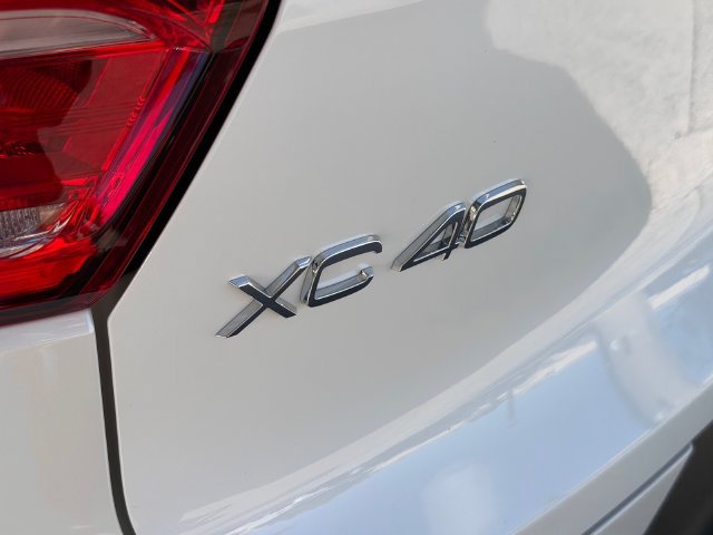 Used 2021 Volvo XC40 T5 R-Design w/ Protection Package Premier AWD/4WD image 12