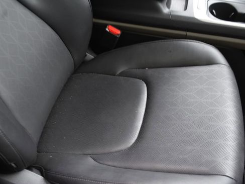 Used 2025 Kia Carnival FWD image 24