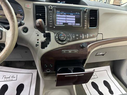 Used 2012 Toyota Sienna XLE w/ XLE Navigation Pkg FWD image 37