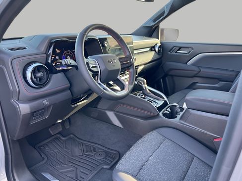 Used 2024 Chevrolet Colorado Z71 w/ Z71 Convenience Package 2 image 28