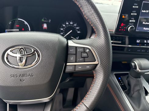Used 2024 Toyota Sienna XSE image 31