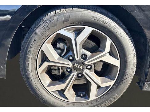 Used 2019 Kia Forte LXS image 9