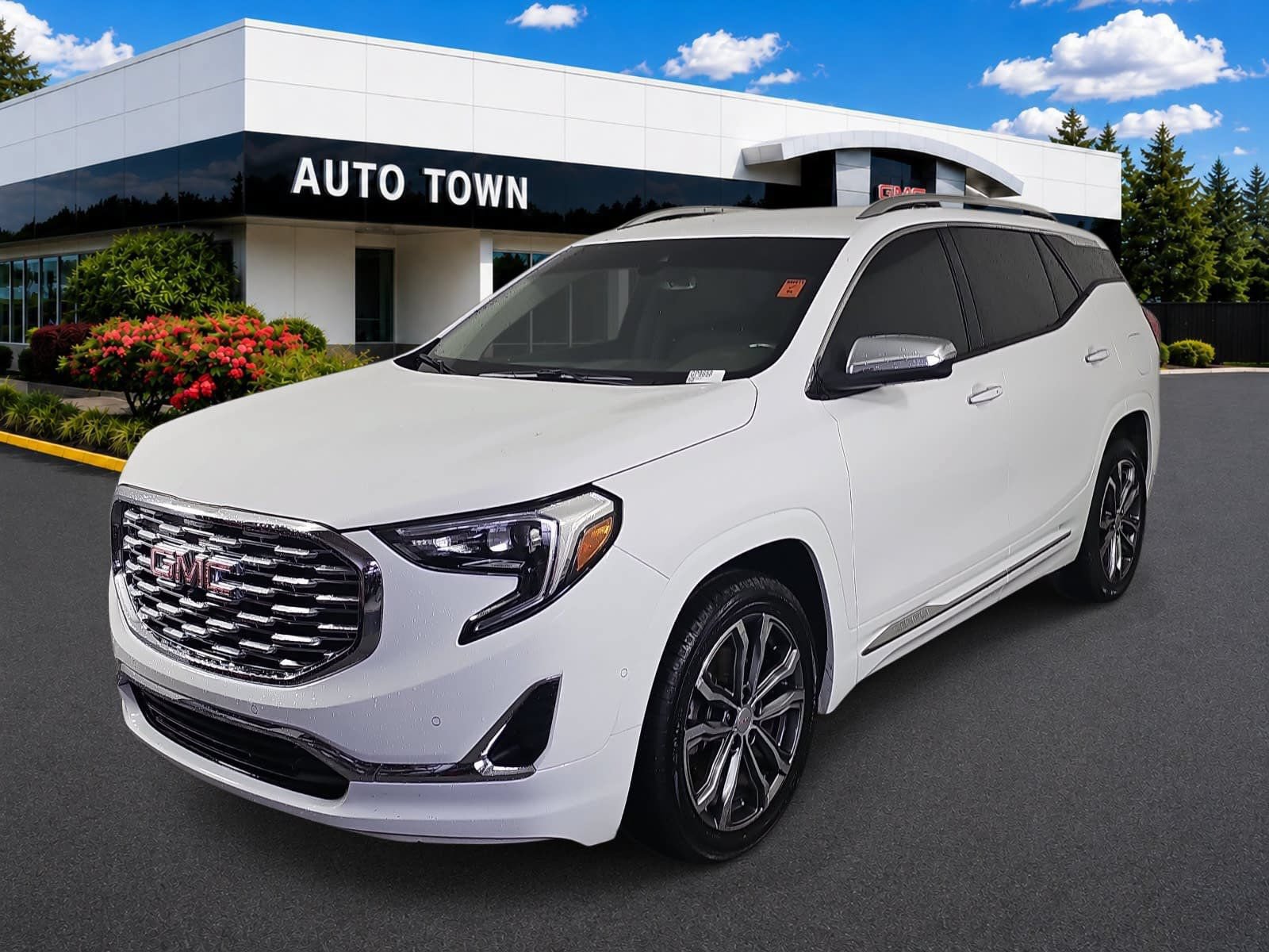 Used 2018 GMC Terrain Denali w/ Advanced Safety Package FWD image 1