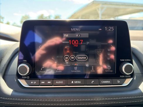 Used 2023 Nissan Rogue SV w/ SV Premium Package image 20