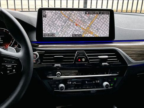 Used 2023 BMW 530i w/ Premium Package image 6