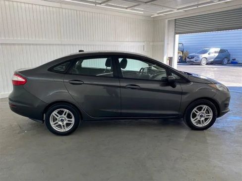 Used 2019 Ford Fiesta SE image 4