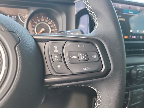 Used 2025 Jeep Wrangler Unlimited Sport AWD/4WD image 27