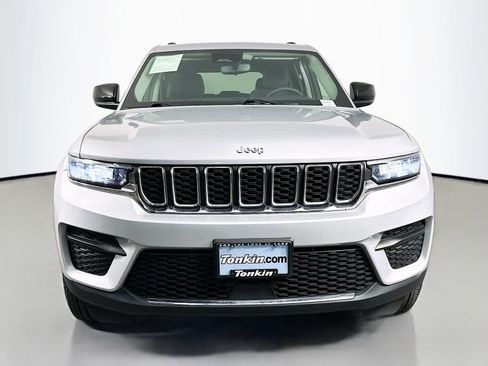 Used 2024 Jeep Grand Cherokee Laredo X w/ Trailer Tow Package AWD/4WD image 2