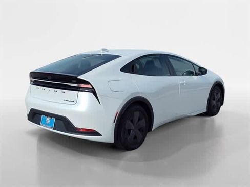 Used 2024 Toyota Prius Prime SE image 6