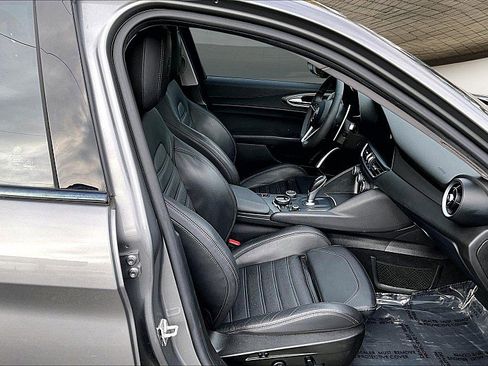 Used 2018 Alfa Romeo Giulia Ti Sport w/ Quick Order Package 22U Sport image 7