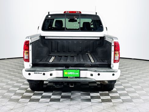 Used 2020 Nissan Frontier SV w/ Midnight Edition Floor Mats RWD image 8
