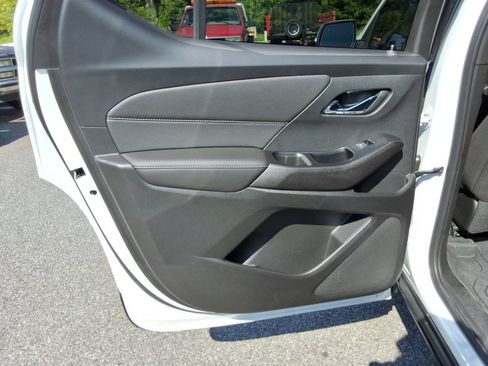 Certified 2023 Chevrolet Traverse LT FWD image 17
