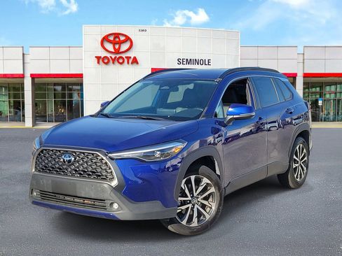 Used 2023 Toyota Corolla Cross XLE image 1