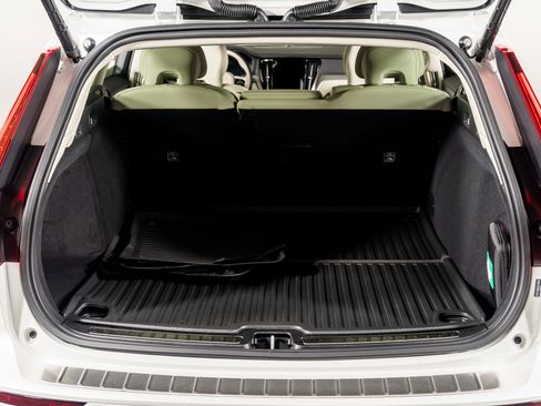 Used 2026 Volvo V60 B5 Cross Country Plus w/ Protection Package Premier image 51