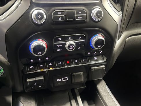 Used 2020 GMC Sierra 1500 SLT w/ SLT Premium Plus Package AWD/4WD image 11